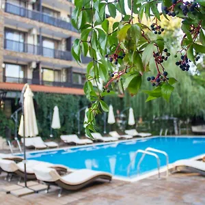 https://the-green-paradise-apartments.primorskohotels.com